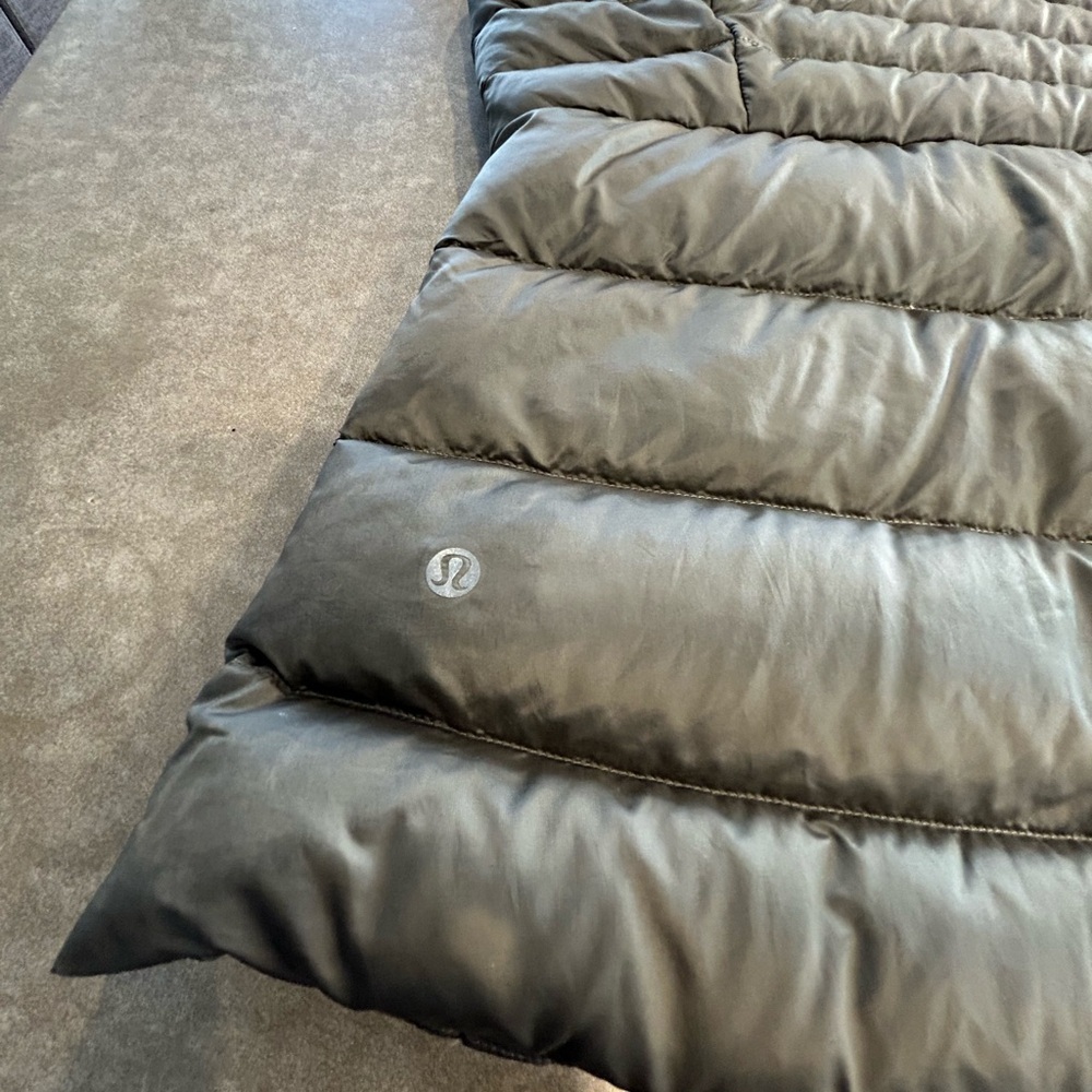 Lululemon goose down longline puffer vest. Size 4. Green. Pockets. New condition - Picture 4 of 13